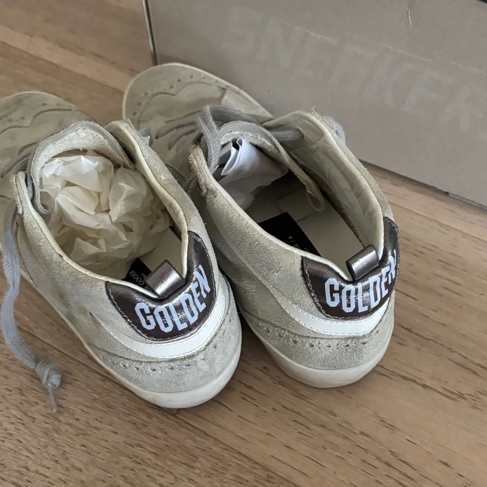 Golden Goose Suede Midstar Sneakers in Light Gray and White - Picture 3 of 4